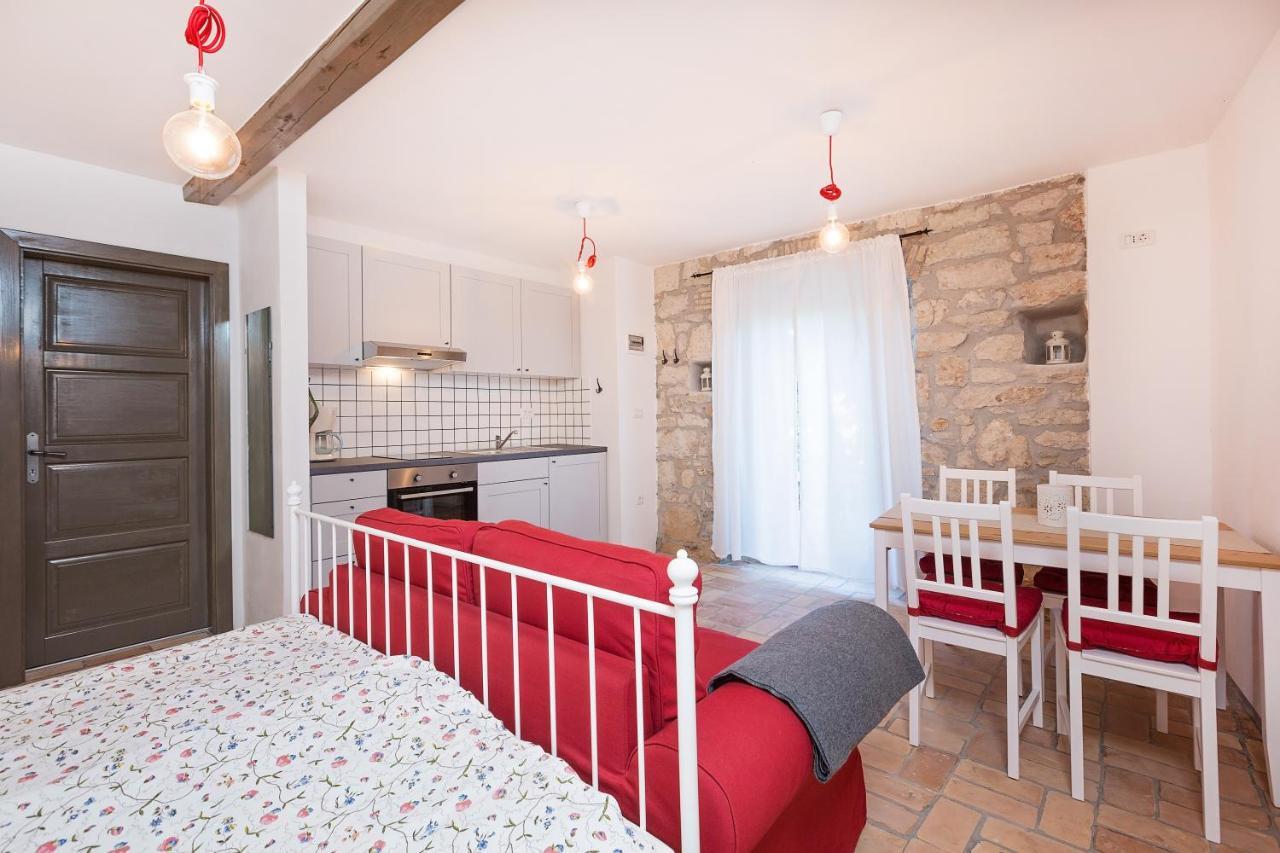 Old Town Studio And Apartment Врсар Экстерьер фото